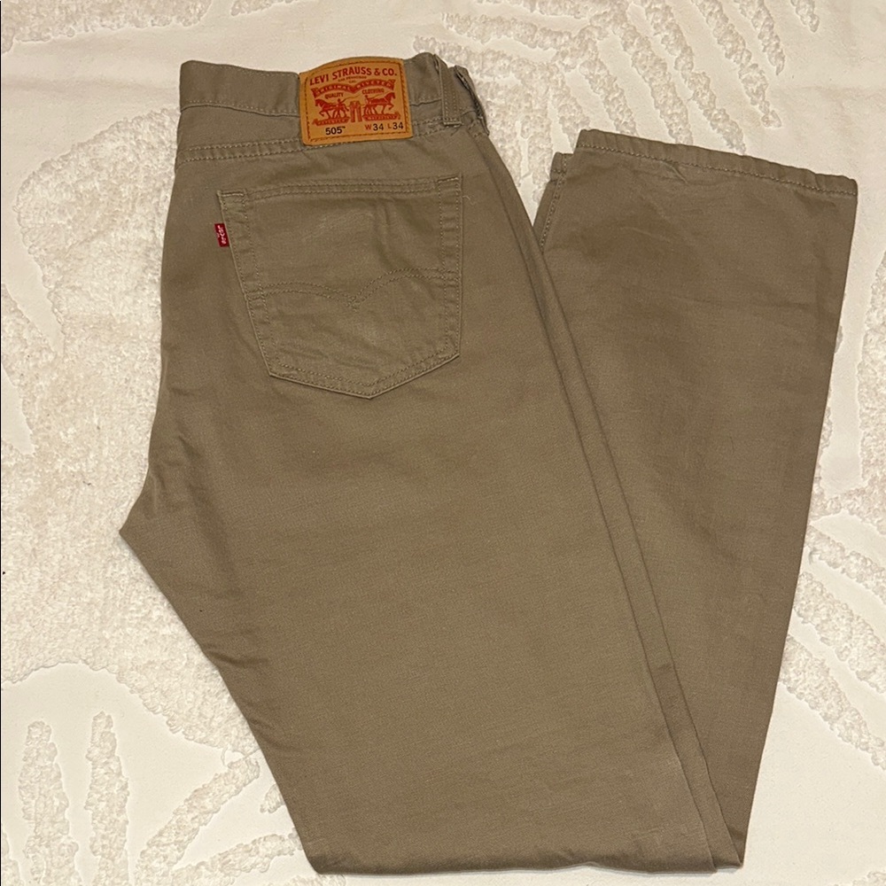 Men’s Levi Strauss 505 khaki jeans in slim boot cut size 34x34